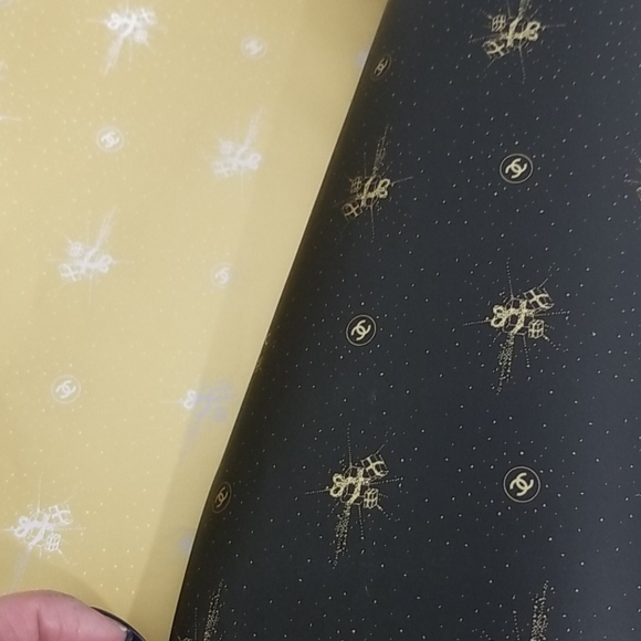 Chanel XMas 2020 Limited Edition Wrapping Paper - Picture 2 of 2